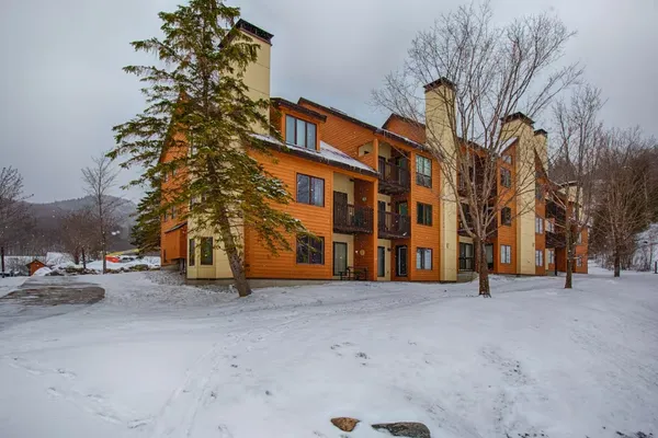 3BR at base of Pico Mountain!