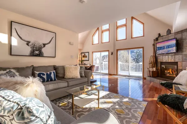 Cozy VT Getaway w/ Hot Tub - 10 min to Killington